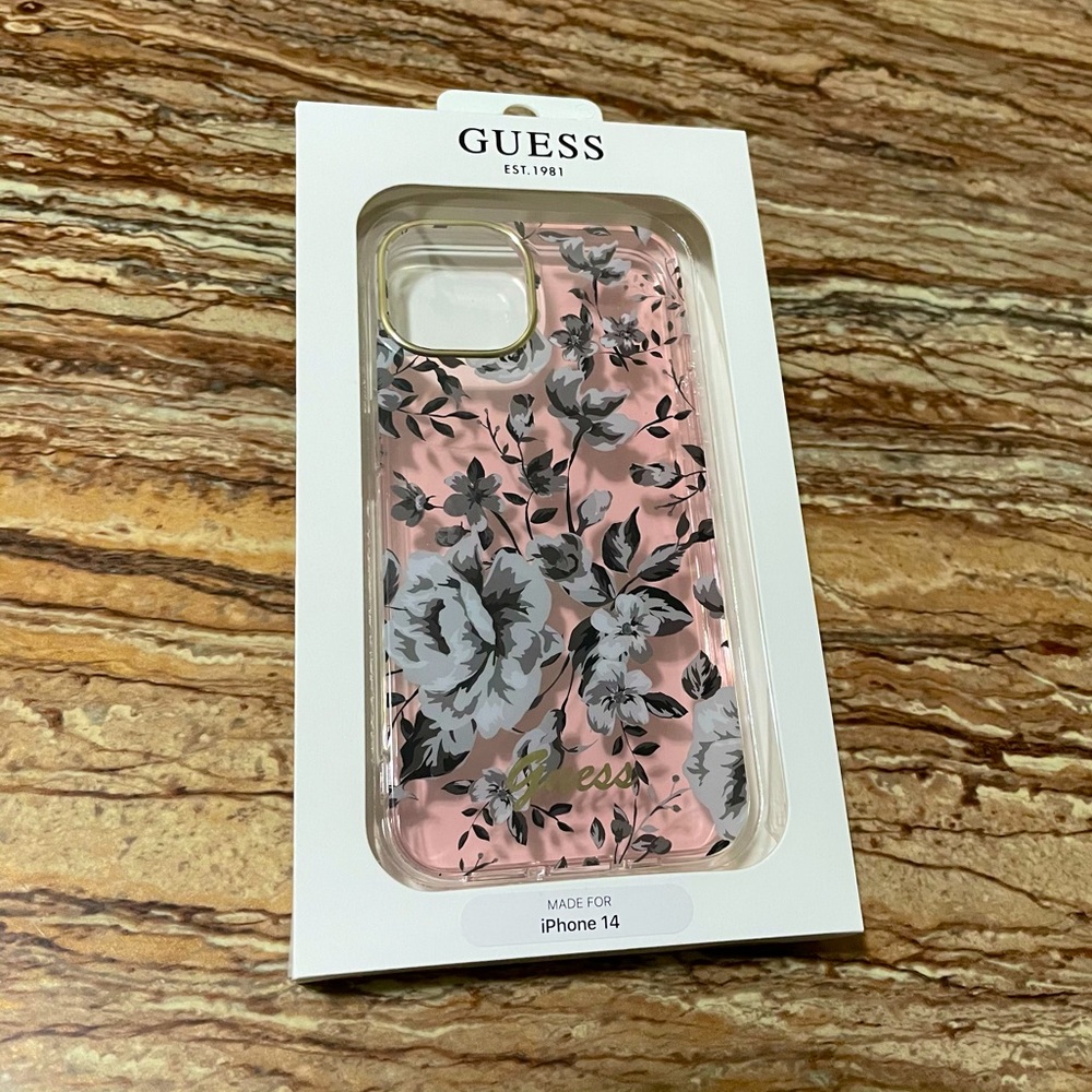 Guess - Picture 3 of 4